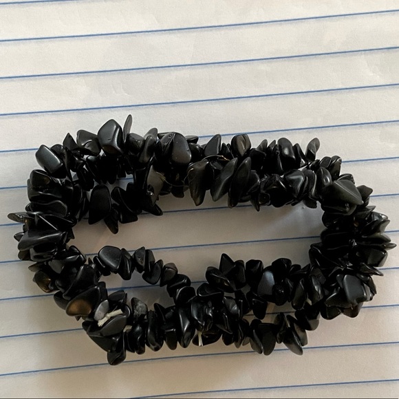 Bracelet-3strands asymmetrical stone. Stretchy. Easy to wear.smoke free home. - Picture 1 of 1